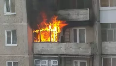 В Ереване на 8-м этаже здания вспыхнул пожар.