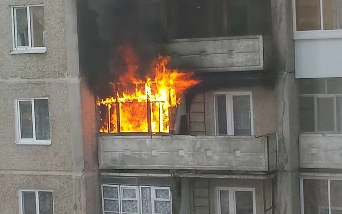 В Ереване на 8-м этаже здания вспыхнул пожар.