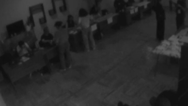 На избирательном участке нет освещения.