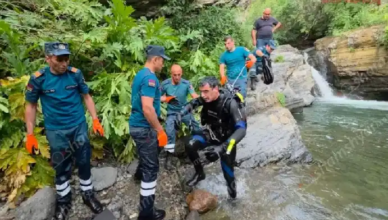 Водолаз обнаружил и извлек тело 21-летнего юноши из водопада.