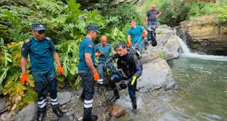 Водолаз обнаружил и извлек тело 21-летнего юноши из водопада.