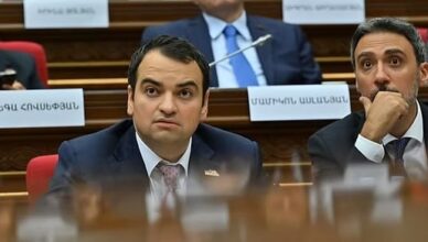 «Сильная Армения» покинет здание Национального собрания в 15:00.