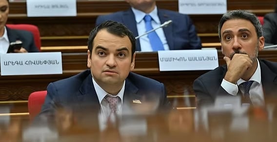 «Сильная Армения» покинет здание Национального собрания в 15:00.
