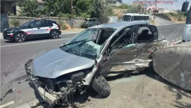 ОБЩЕСТВО Крупное ДТП с участием нескольких автомобилей в Ереване.