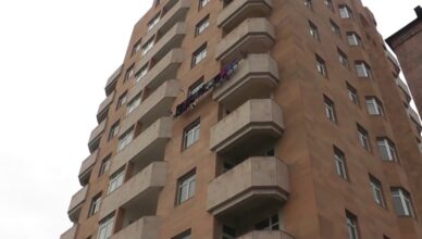 Полуторагодовалая девочка чудом выжила после падения с третьего этажа