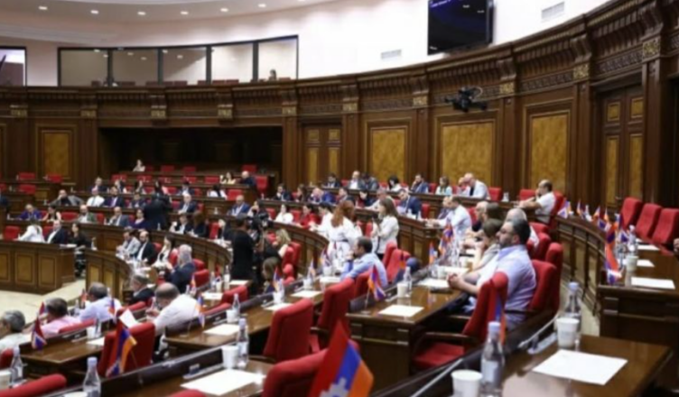 «Храпарак»: 5 миллионов драмов переведено на счета уходящих депутатов.