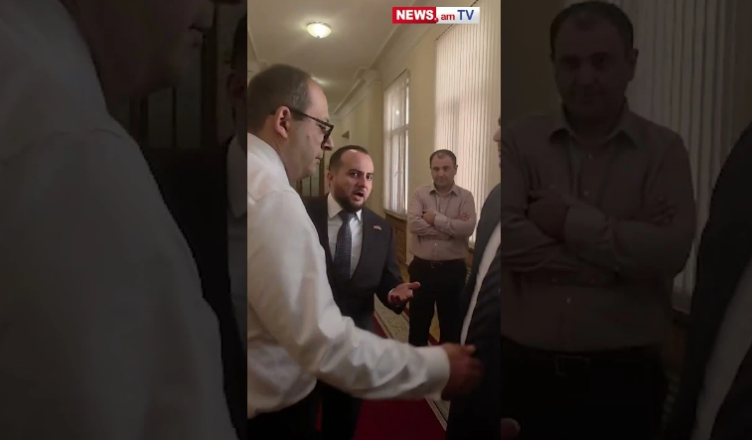 «Вы говорите, что умеете вести дебаты, ну же, дайте-ка я посмотрю», — «Не так ли?»: дебаты в коридоре (видео)