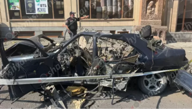Взрыв произошёл в припаркованном автомобиле Mercedes.