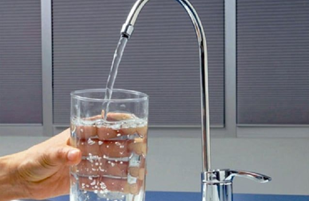 вода