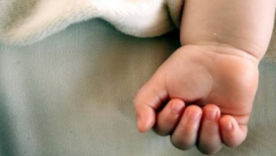 Скончался полуторагодовалый ребенок: подозреваемой является 24-летняя мать.